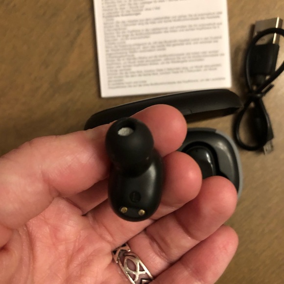 NEW FedEx Y70 True Wireless Headset Earbud Headphones - Picture 5 of 6